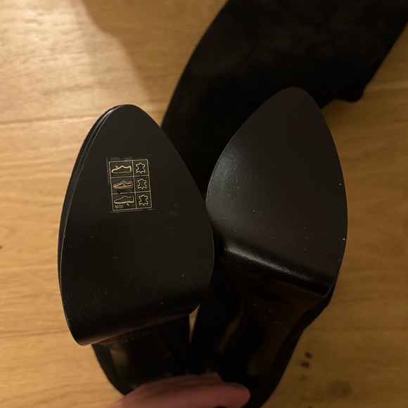 Casadei Flora over the knee boots 
Suede 
Size 37.5 - Picture 2 of 8